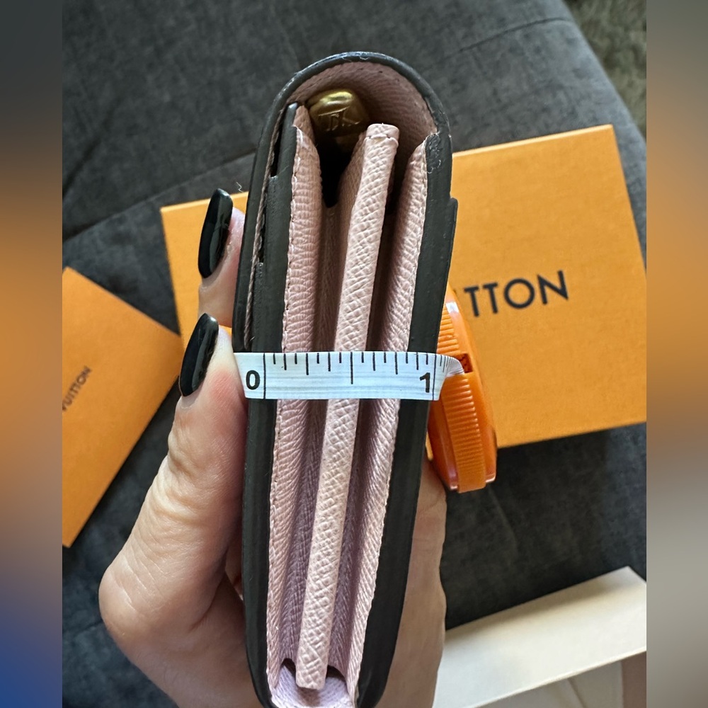 Louis Vuitton Brown Wallets in Iconic Damier Pattern - Picture 12 of 12
